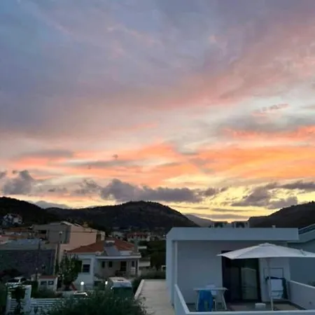 Thassos Olivia פוטוס