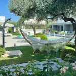Thassos Olivia * פוטוס