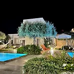 Thassos Olivia * פוטוס