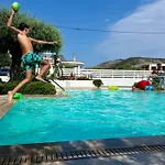 Thassos Olivia * פוטוס