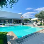 Thassos Olivia * Potos