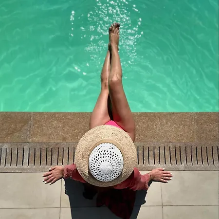 Thassos Olivia Nyaraló