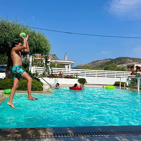 Thassos Olivia *
