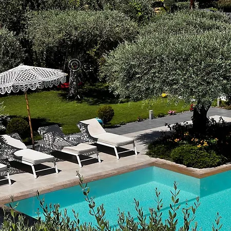 Thassos Olivia Nyaraló