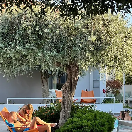 Thassos Olivia Nyaraló