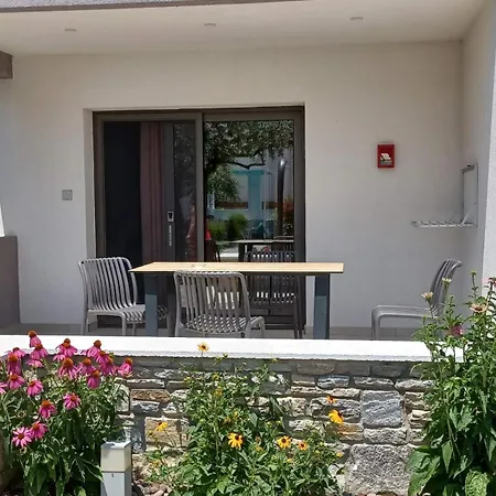 Thassos Olivia Nyaraló Potósz